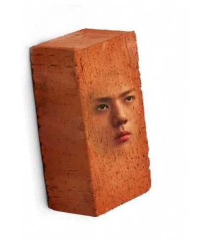 Чел с квадратной головой