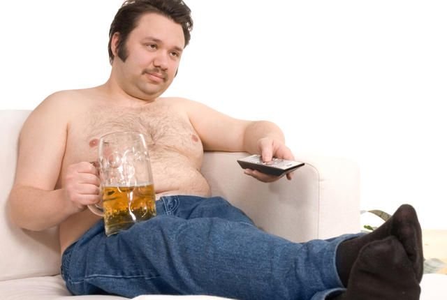 Мужики пьют пиво