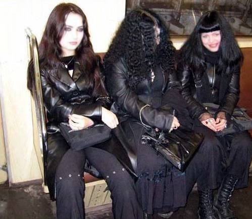 Готы в метро