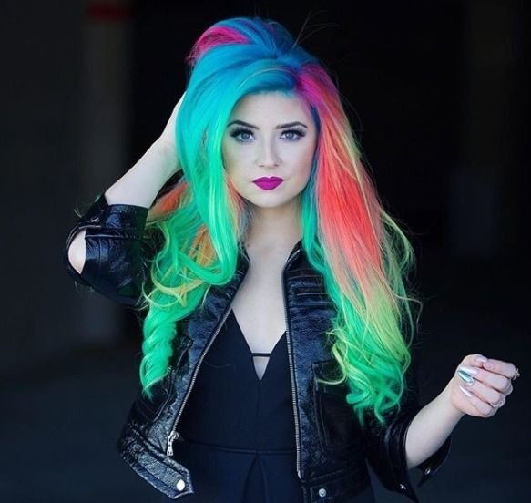 Разноцветные волосы у девушек