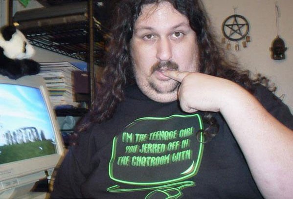 Толстяк с длинными волосами