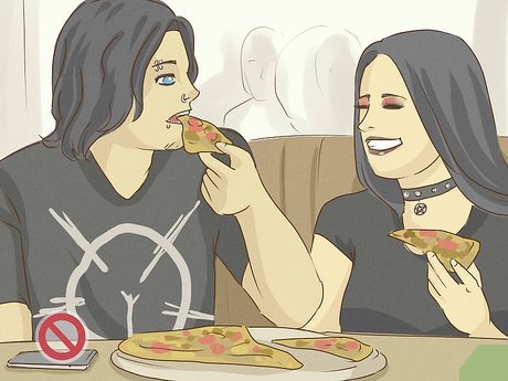 В метро невеста готка и девушка с пиццей