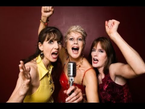 Девчонка поет