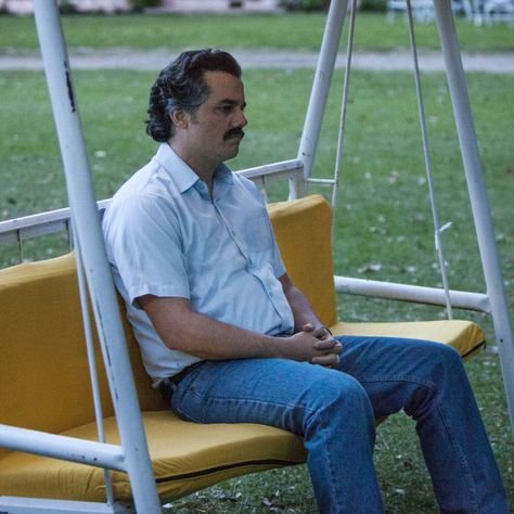 Сериал Пабло Эскобар на качелях