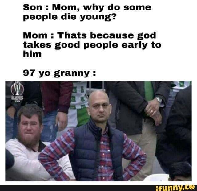 Недовольный мужик на стадионе