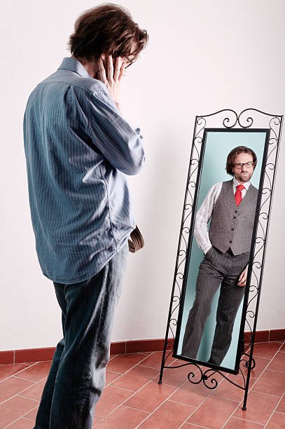 Мужчина в зеркале