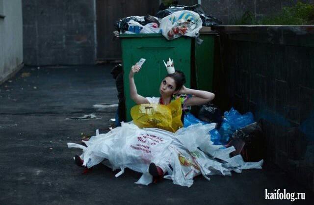 Клип где танцуют на мусорном баке