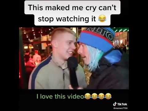 Заглотил микрофон Мем