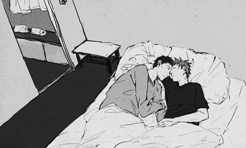 Аниме парень спит на парне