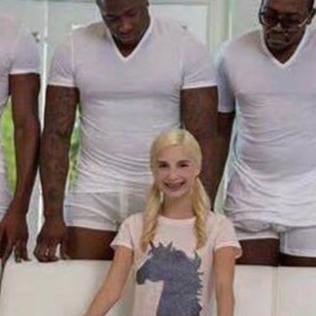 Негры и белый диван