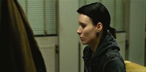 Руни Мара девушка с татуировкой дракона