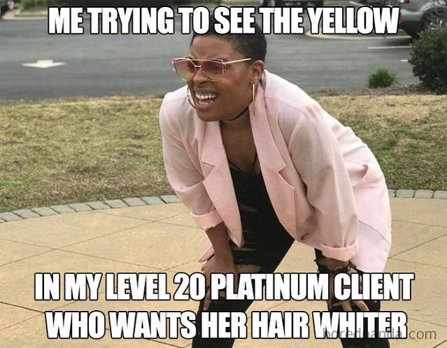 С чернокожей женщиной и девушкой