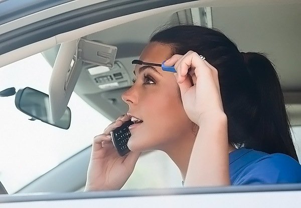 Женщина за рулем