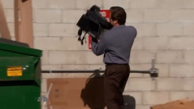 Gif выкинул мусор