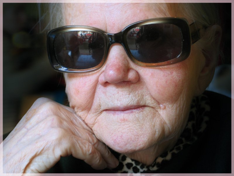 Бабушка Мем