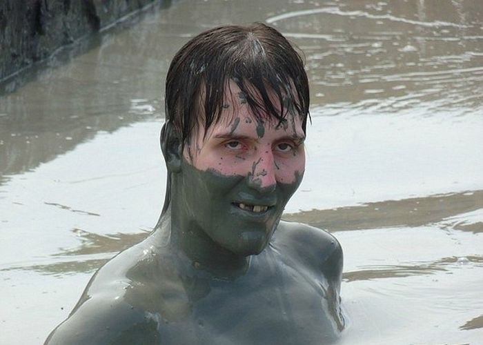 Человек угорает