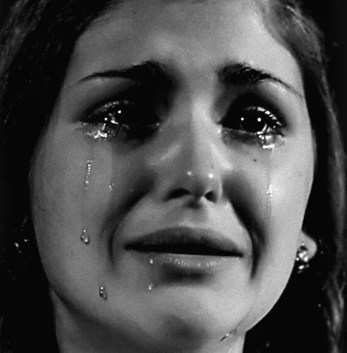 Елена Гилберт слезы