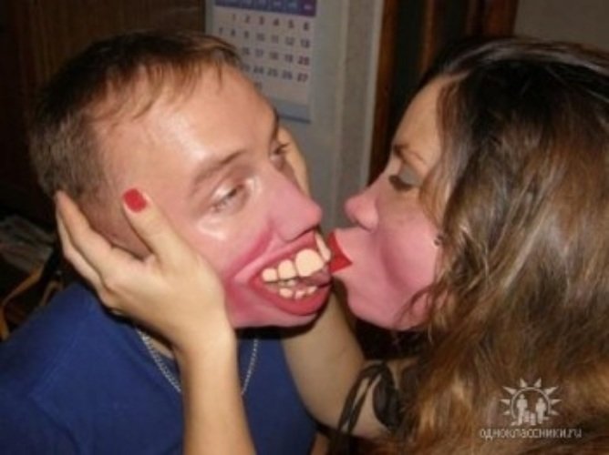 Противный поцелуй с языком