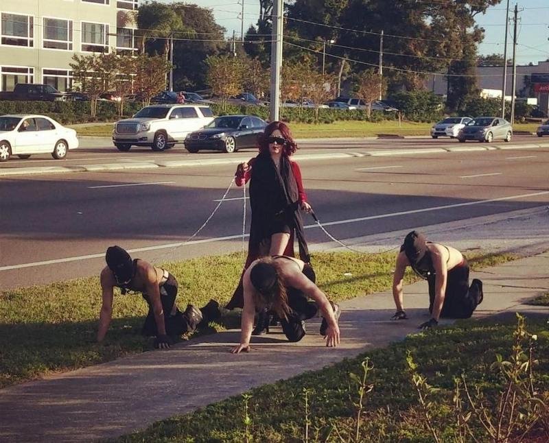 Человек на поводке