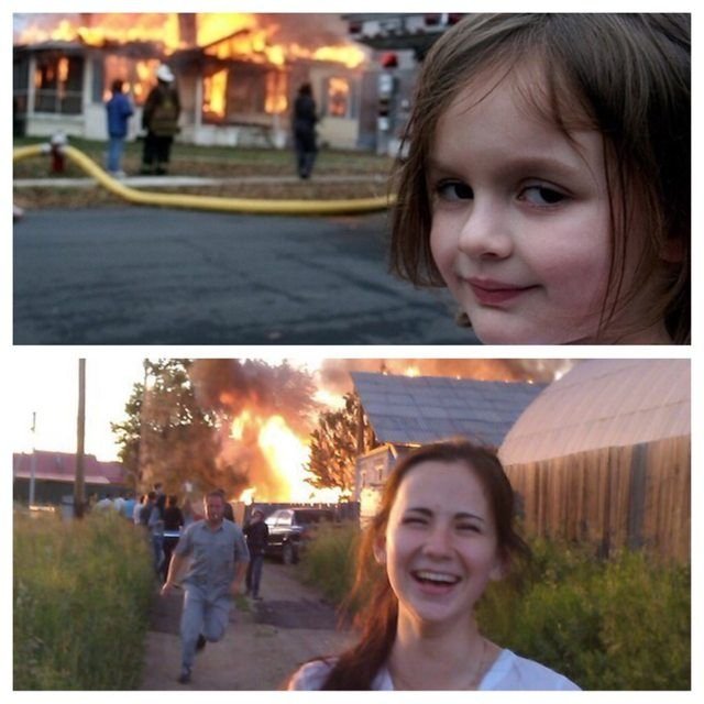Девочка улыбается на фоне горящего дома
