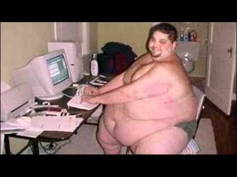 Толстый мужик за компом