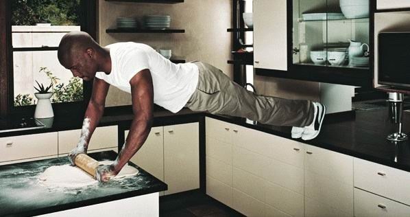 Мужчина на кухне