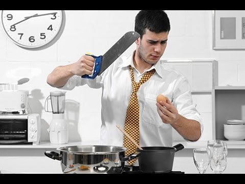 Мужчина на кухне