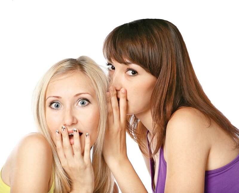 Девушки шепчутся