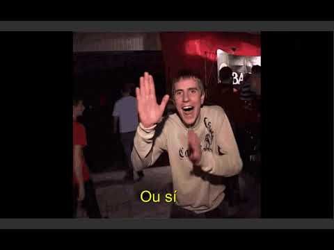 Пьяный мужик танцует в клубе