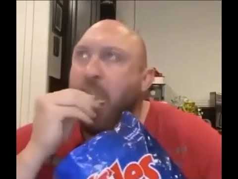 Лысый с чипсами