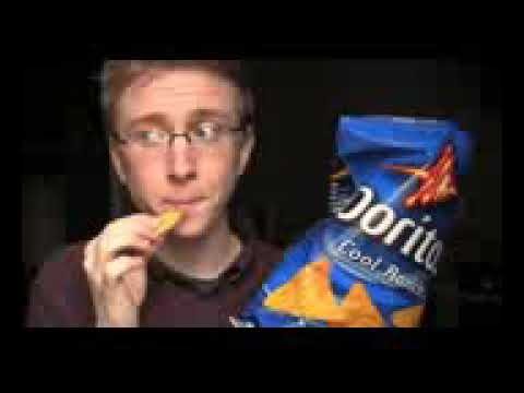 Чувак с чипсами