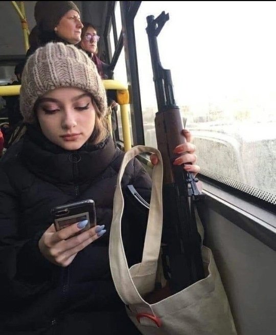 Девочка в автобусе