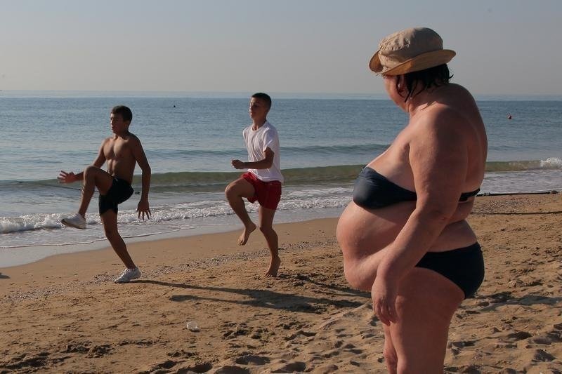 Толстые на море