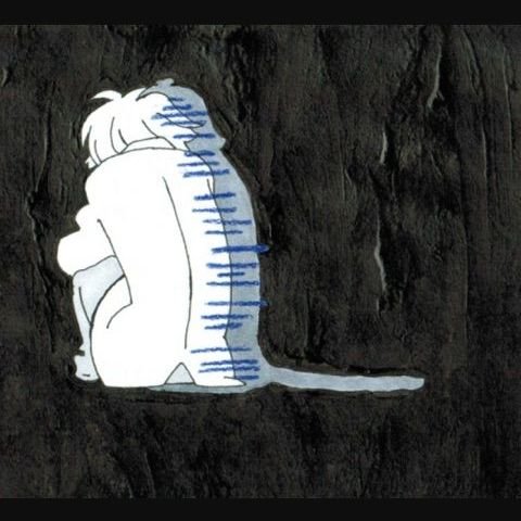 Человек сидит в углу