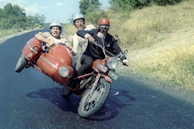 Мотоцикл в фильме Спортлото 82