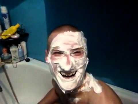 Негр в пене человек