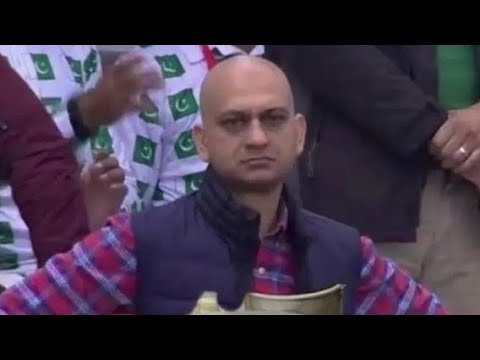 Недовольный тренер Мем