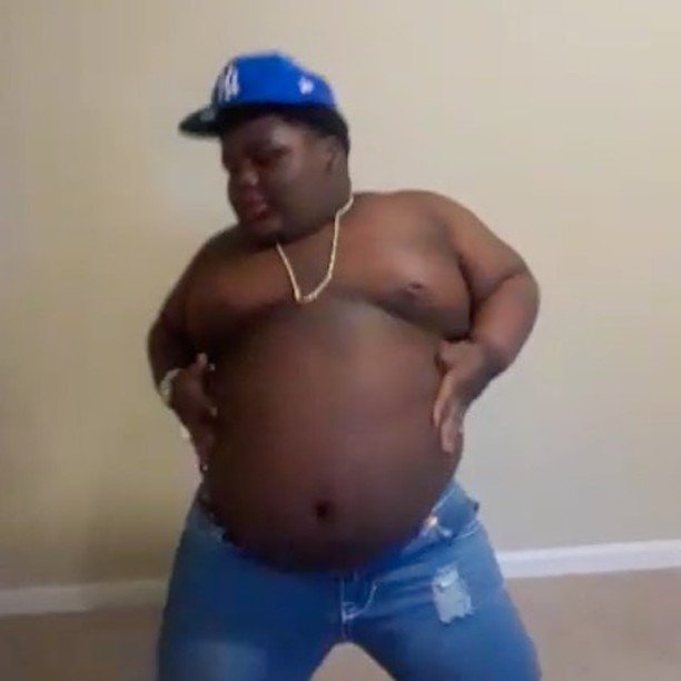Чернокожий парень жирный