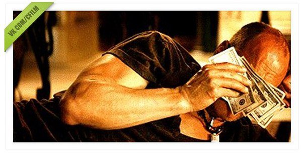 Вуди Харрельсон утирается деньгами