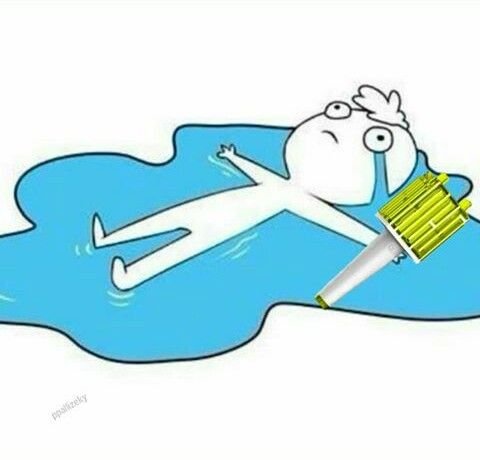 Плачущий человек в луже слез на полу