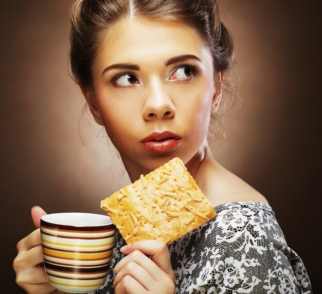 Картинка печенье молоко девушка