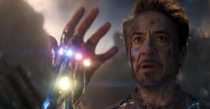 Железный человек щелкает пальцами