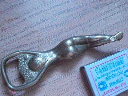 Девушка открывашка