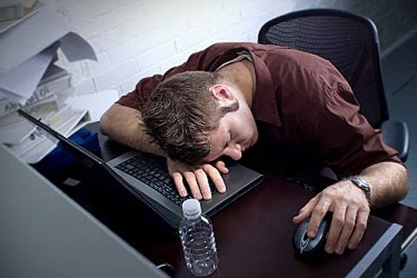 Человек перед компьютером