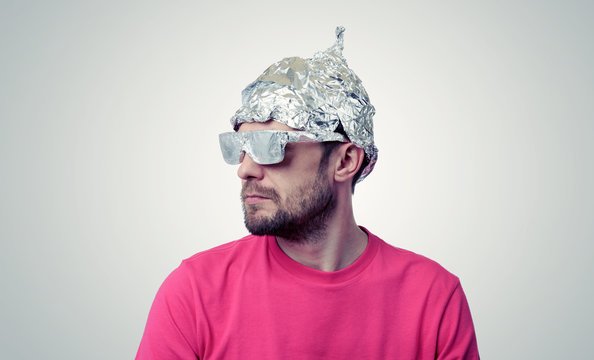 Шапка из фольги