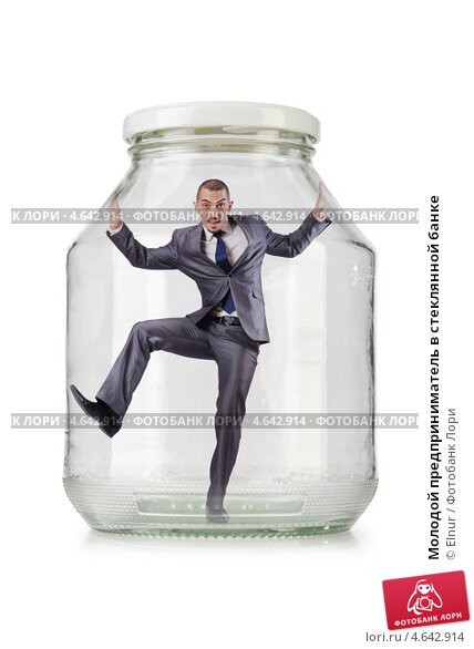 Человек в банке стеклянной