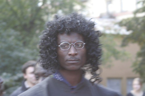 Кудрявый негр