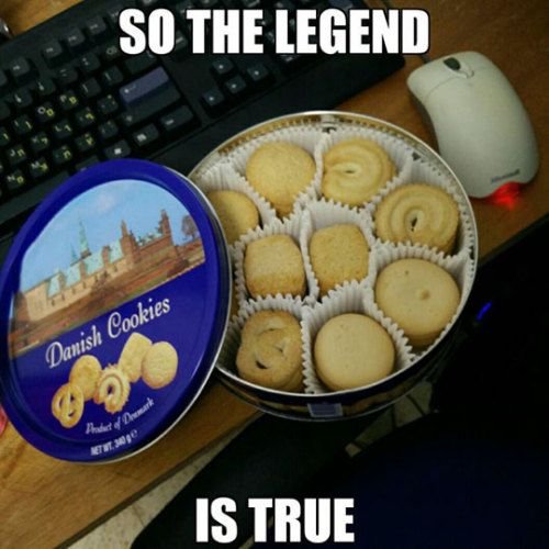 С печеньем и девушками