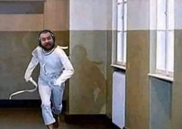 Девушка сбежала из психбольницы