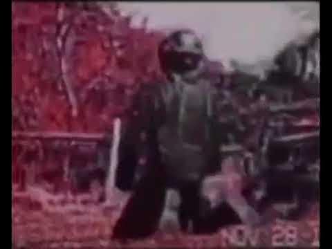 Солдат падает на колени